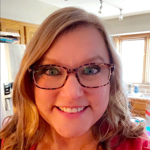 Meet your Posher, Katie - Picture 1 of 1